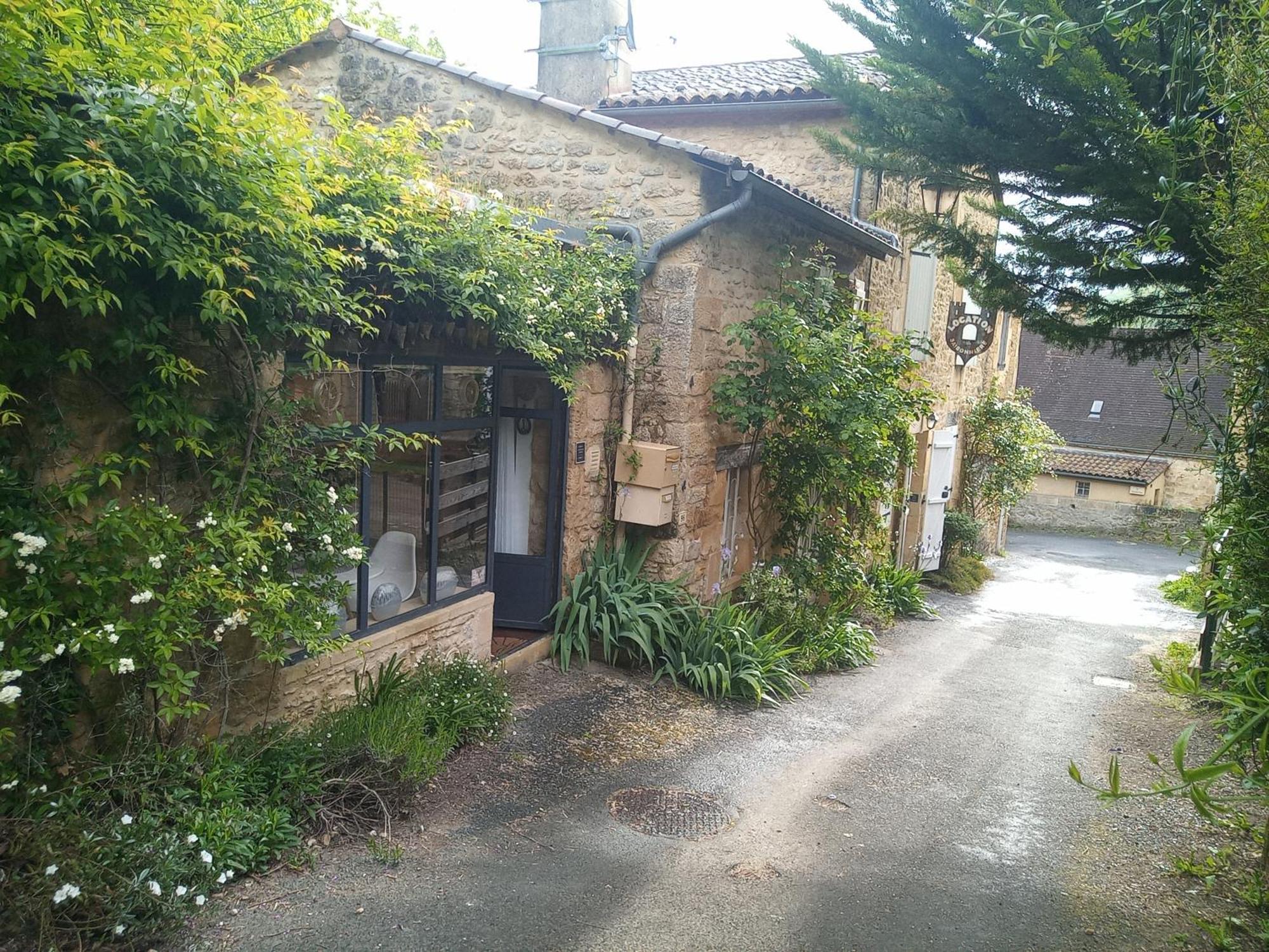Chambre Du Sabotier - Studio Troglodytique - A 100 M Baignade En Riviere - Location De Canoe - Circuits Cyclo - Aire De Pique-Nique - 3 Restaurants Castelnaud La Chapelle Bagian luar foto