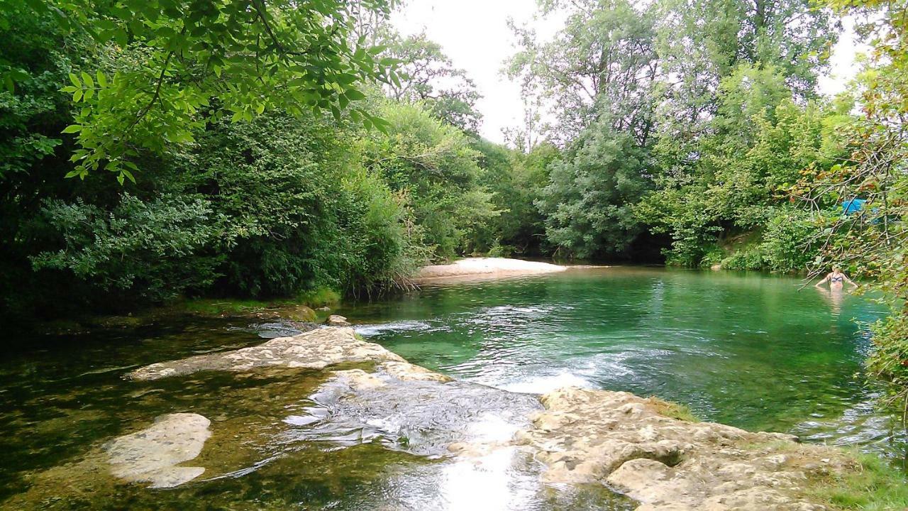 Chambre Du Sabotier - Studio Troglodytique - A 100 M Baignade En Riviere - Location De Canoe - Circuits Cyclo - Aire De Pique-Nique - 3 Restaurants Castelnaud La Chapelle Bagian luar foto